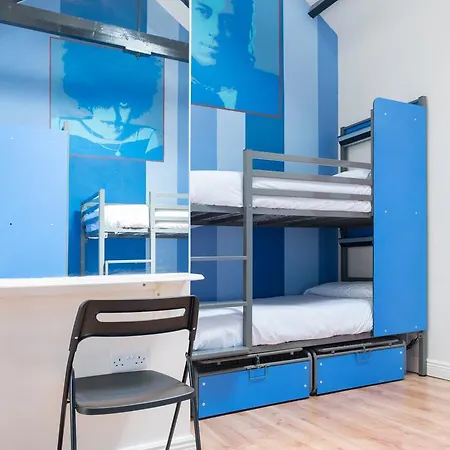 Sky Backpackers Hostal *