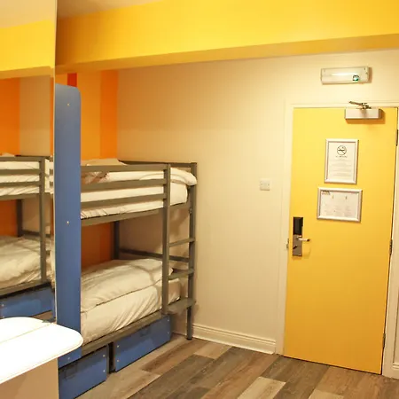 Hostal Sky Backpackers *