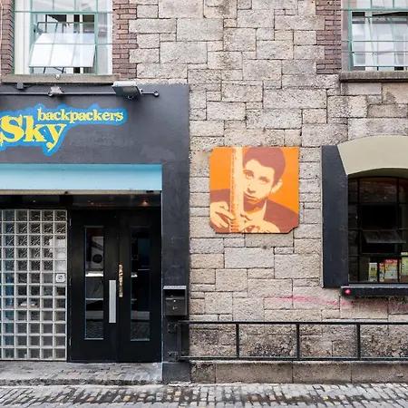 Sky Backpackers Hostal *