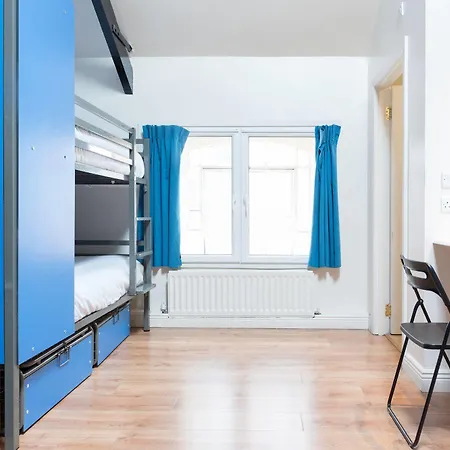Hostal Sky Backpackers *