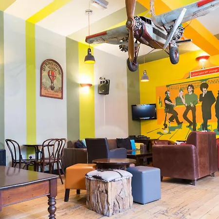 אכסניה Sky Backpackers *
